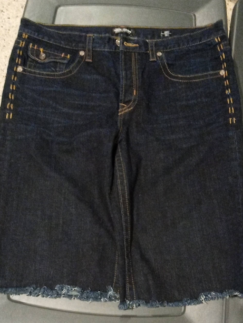 Relaxed Fit Dark Blue Men’s Denim Jeans with Contrast Stitching